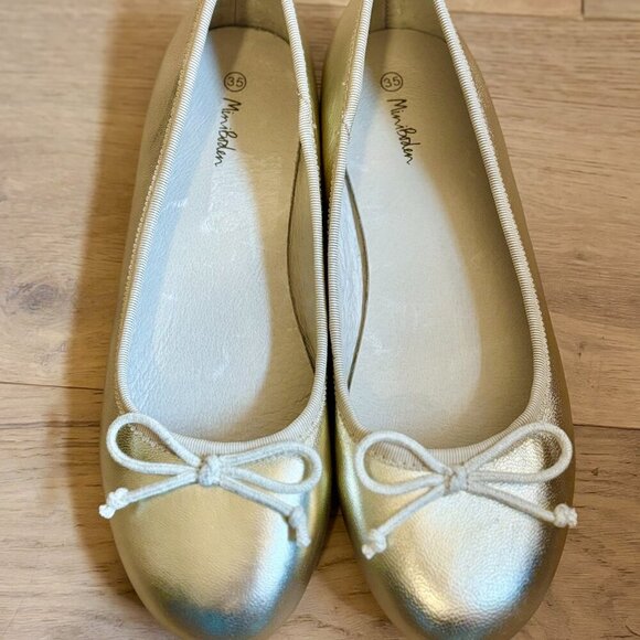 Mini Boden Other - MINI BODEN Girl's size US 3 EU 35 Gold Ballet Flats pink stripe on heel NWOT